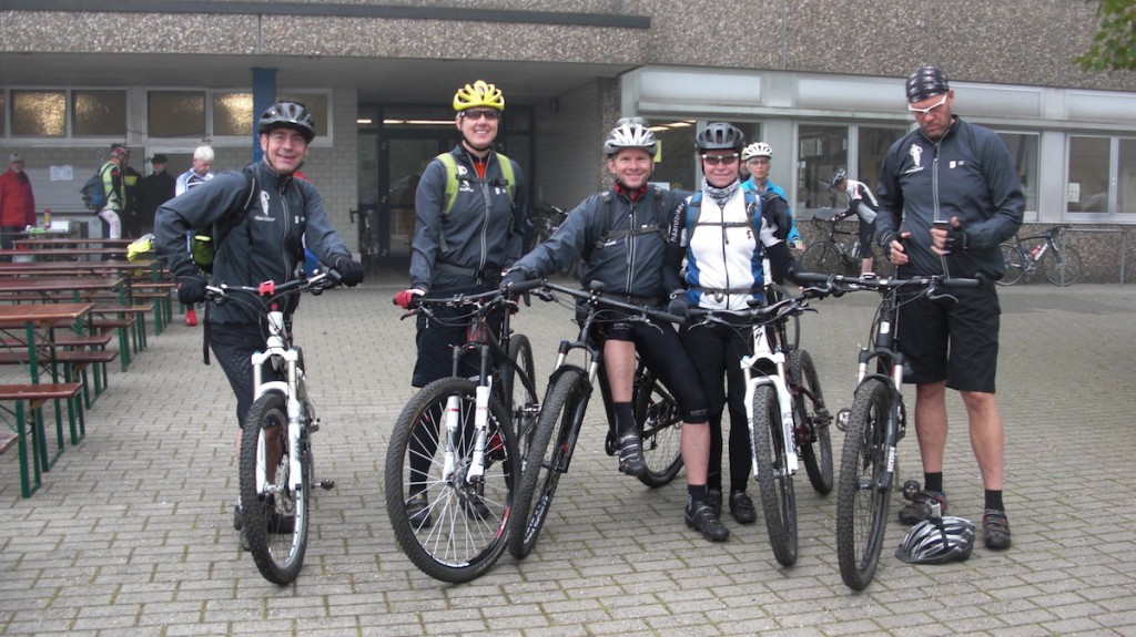 Volker, Elisabeth, Kalle, Doris und Ollo am Start