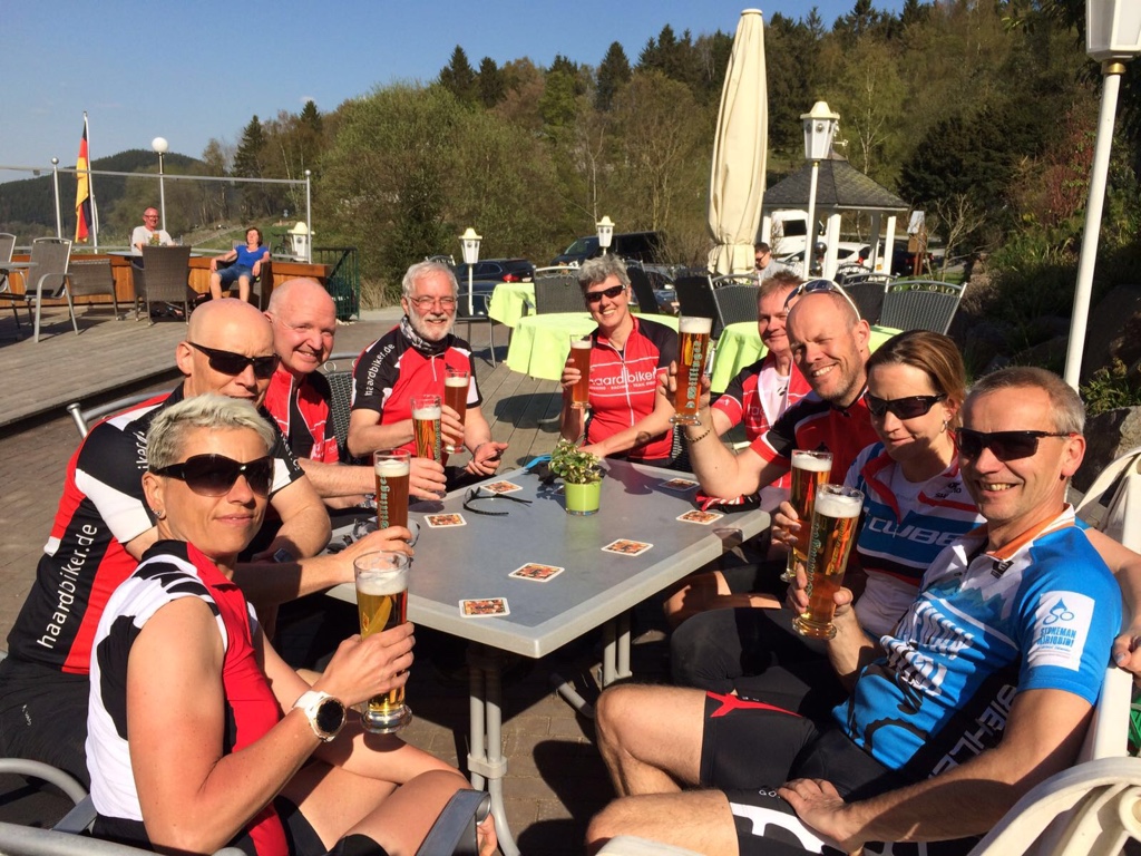 Nach 58 km und 1500 hm schmeckt das Finischer- Bier.